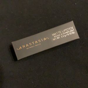 COPY - Anastasia Beverly Hills dusty mauve lipstick